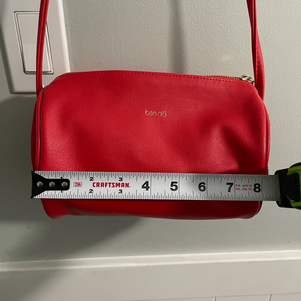 Ban.do mini red cylinder shaped mini purse! 👛